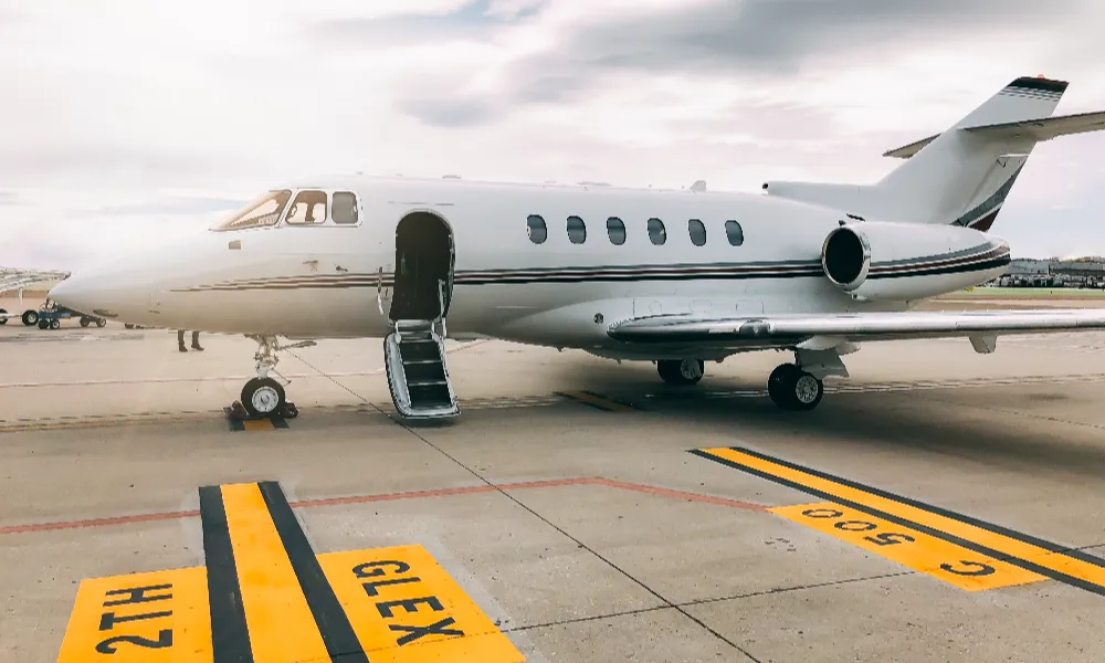 10 Essential Things to Carry When You Fly